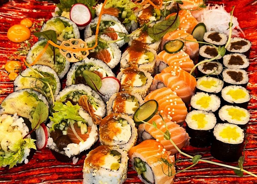 Zestawy sushi na miejscu i z dostawą, OSO Sushi & WOK, Lublin